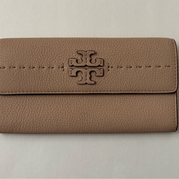 Tory Burch Handbags - Tory Burch McGraw Flat Wallet Nude Cream Beige Pebbled Leather Slim Clutch
